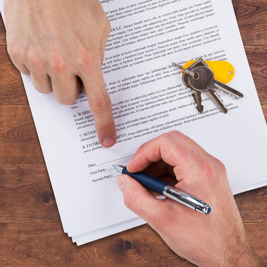 Signing a rental agreement